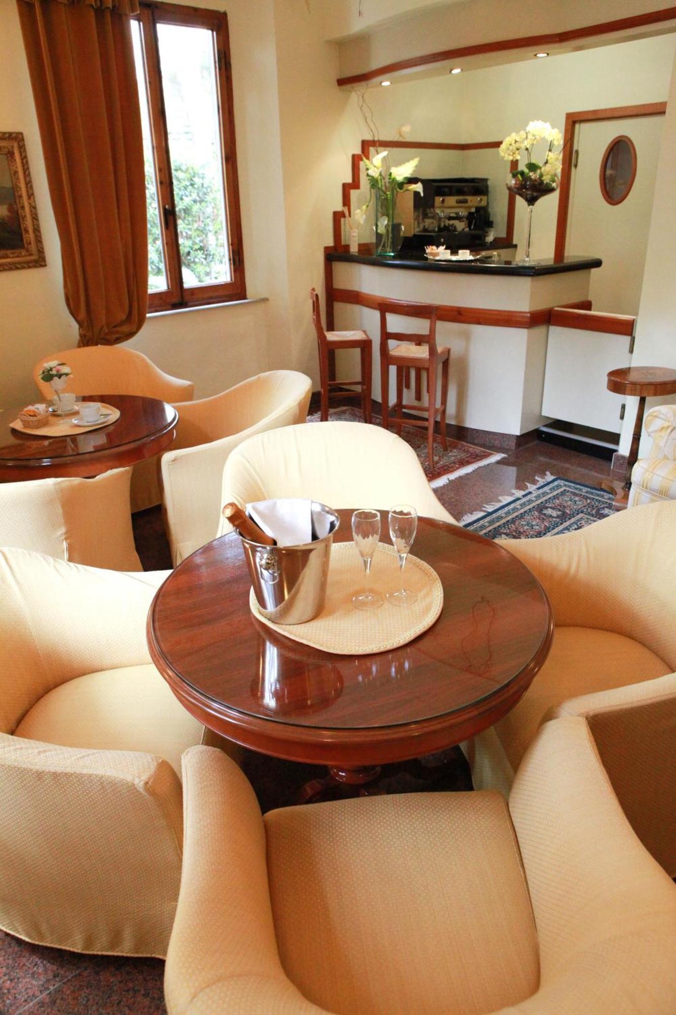 Hotel Tirreno Castiglioncello Extérieur photo