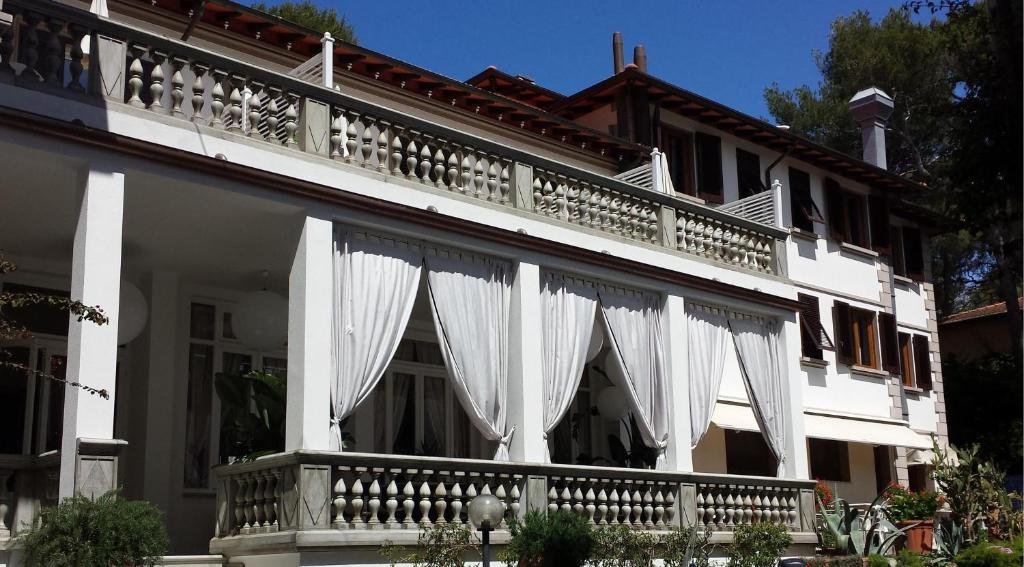 Hotel Tirreno Castiglioncello Extérieur photo